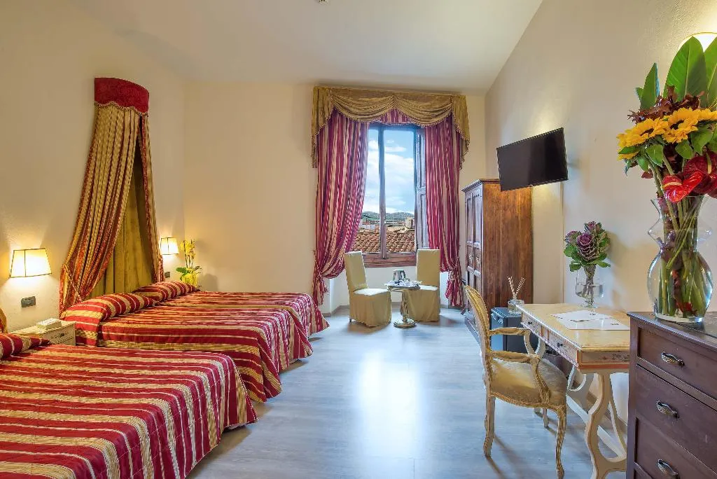 TRIPLE DELUXE Room, Paris, Florence