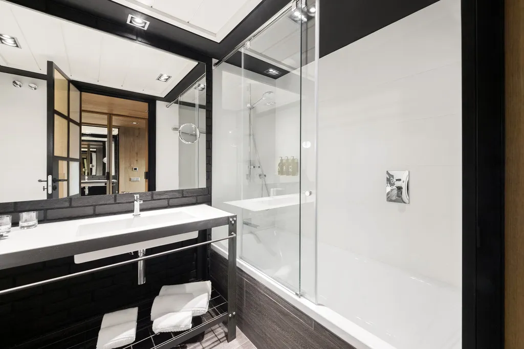 DOUBLE SUPERIOR Room, The Corner Hotel, Barcelona