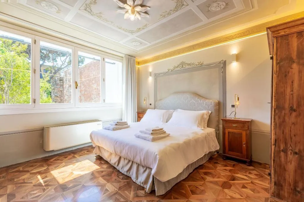 Room, Villa Tortorelli, Florence