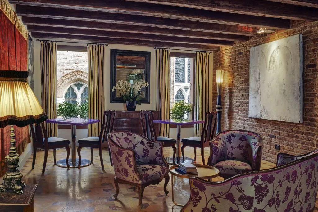 Lobby, Bloom, Venice