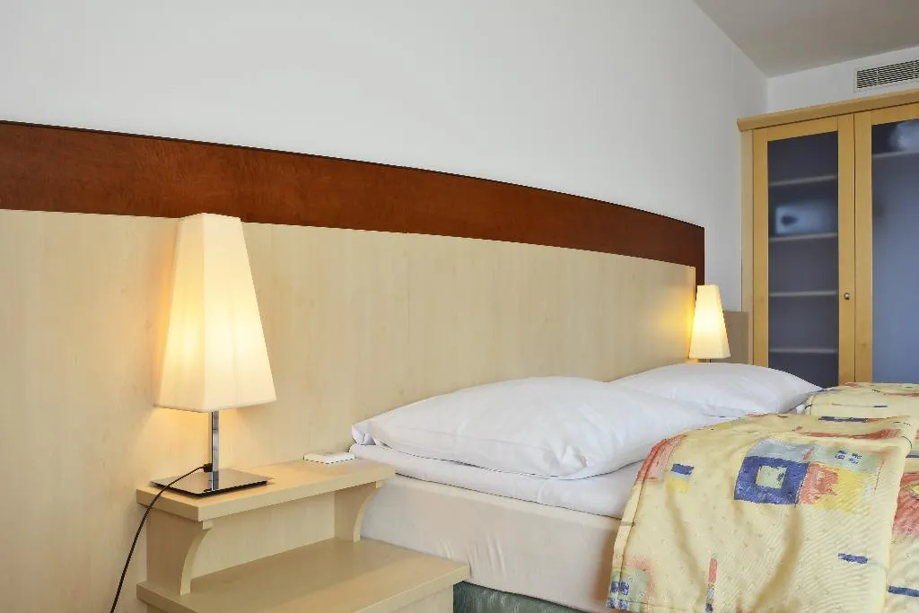 DOUBLE SINGLE USE STANDARD Room, Olympik Artemis, Prague
