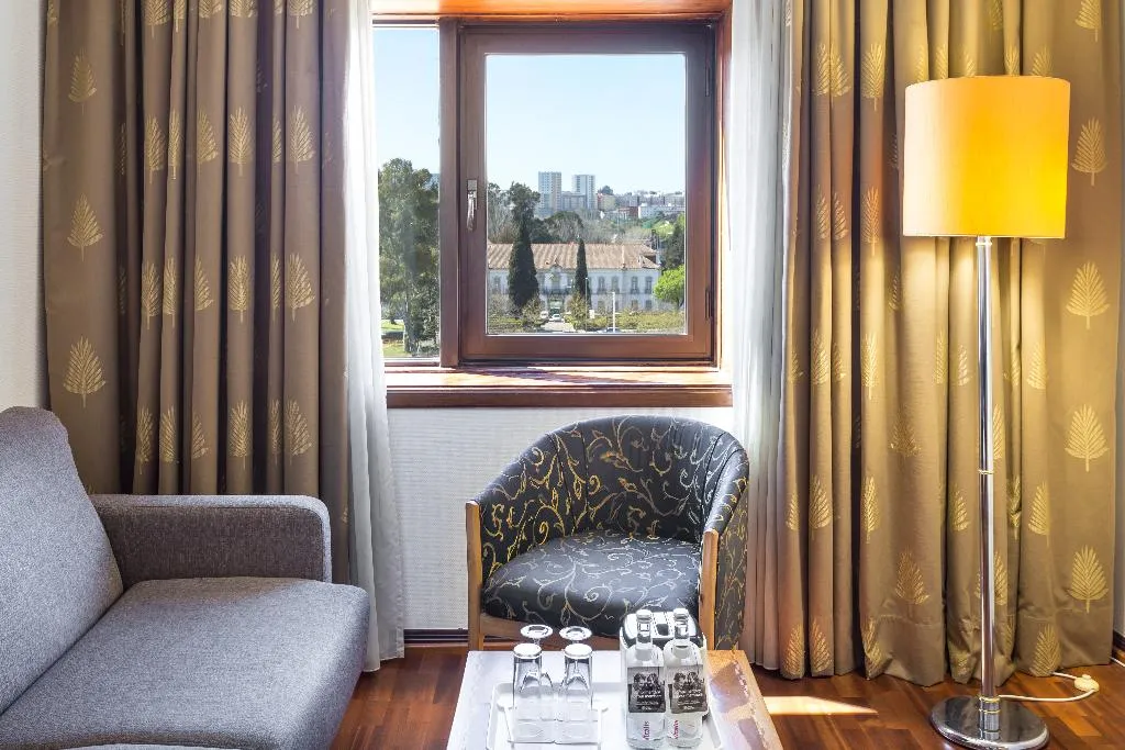 FAMILY ROOM STANDARD Room, Radisson Blu Hotel, Lisbon, Lisbon