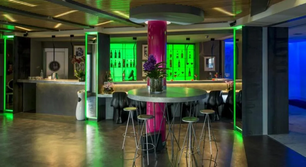 Bar, Radisson RED Madrid, Madrid