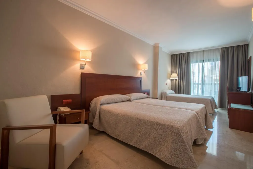 Double or Twin CAPACITY 3 Room, Torremar, Costa Del Sol