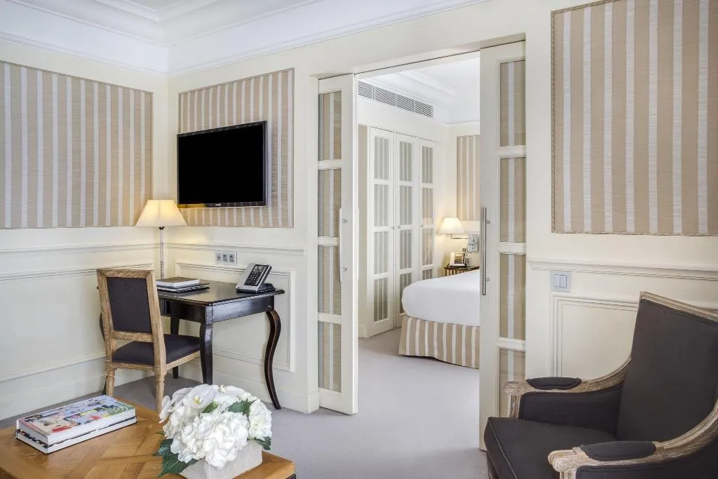 JUNIOR SUITE CITY VIEW KING BED Room, Majestic Hotel & Spa Barcelona, Barcelona