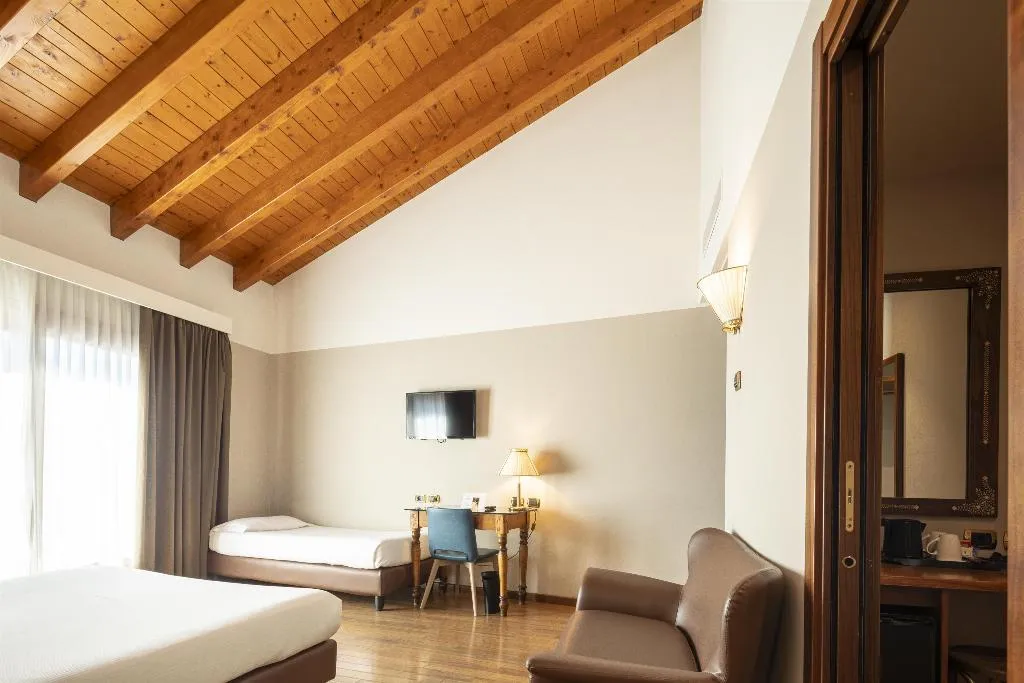DOUBLE LAKE VIEW Room, Hotel Horizon Wellness & Spa Resort, BW Signature, Milan