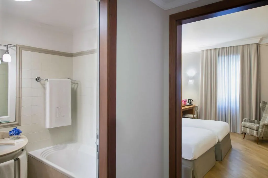 TWIN DELUXE Room, Renaissance Naples Mediterraneo, Naples