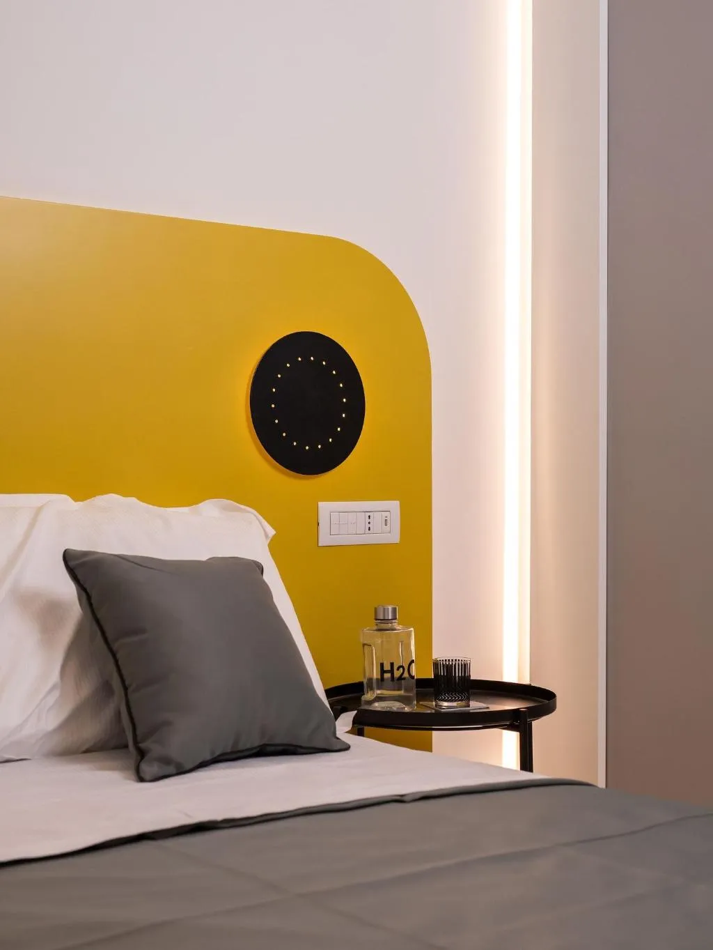 Room, Rettifilo 311, Naples