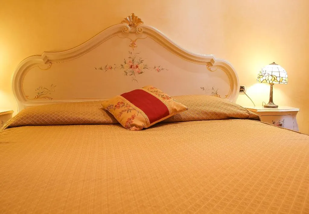Room, Angeles Inn, Venice