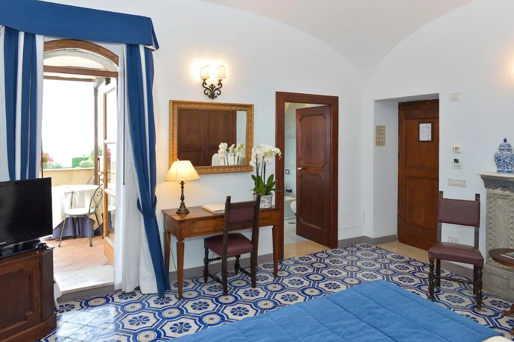 DOUBLE DELUXE WITH TERRACE Room, Villa Cimbrone, Naples