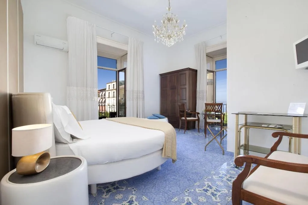 Room, Piazza Tasso B B, Naples