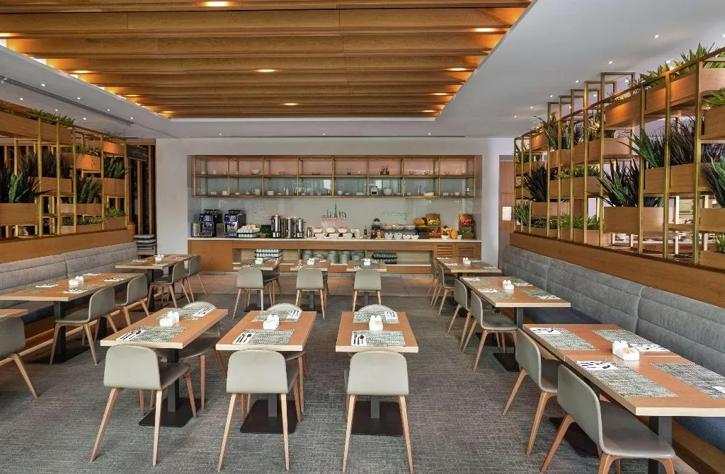 Restaurant, Hilton Garden Inn Hotel Mall Avenue, Dubai