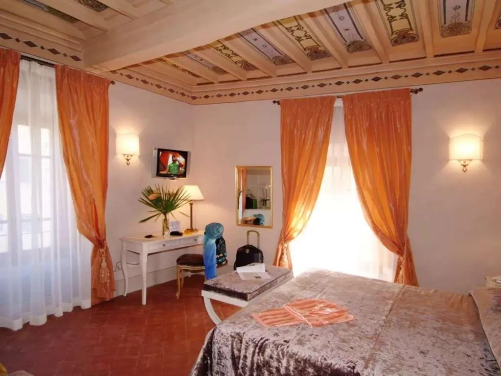 Room, Palazzo San Niccolo, Florence