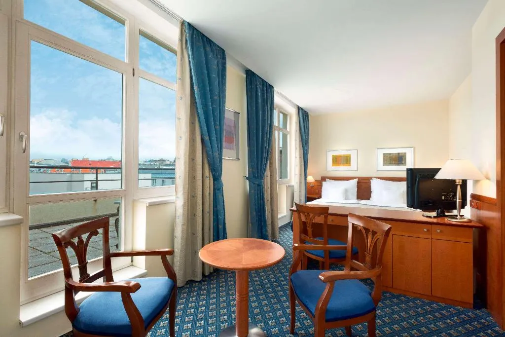 DOUBLE EXECUTIVE KING BED Room, Ramada Prague City Centre, Prague