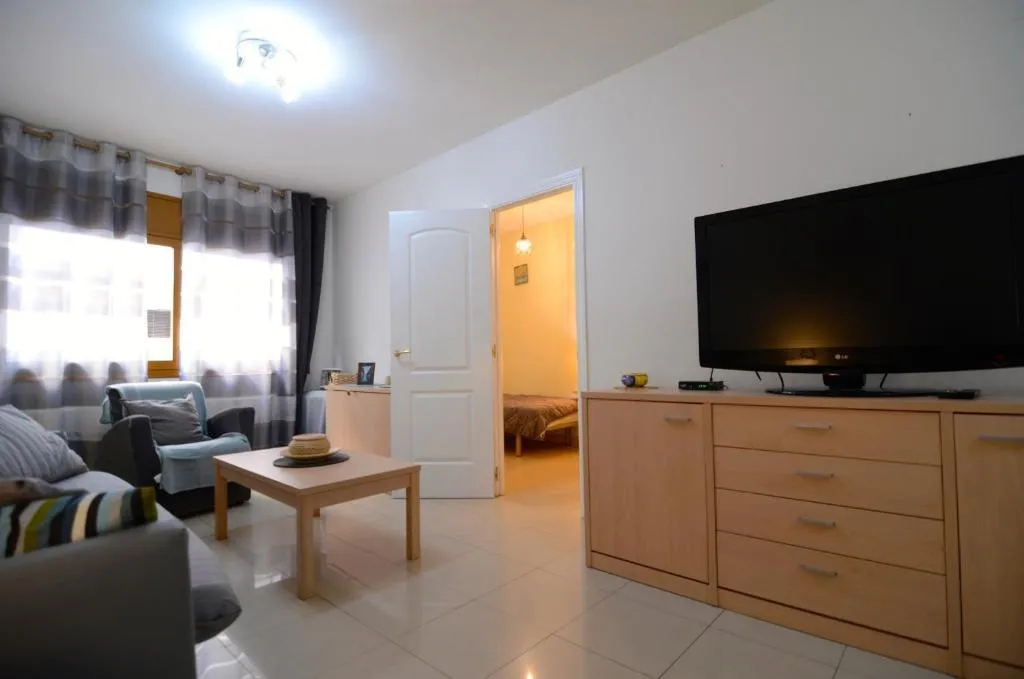APARTMENT CAPACITY 6 TWO BEDROOMS Room, Mestral, Costa Brava