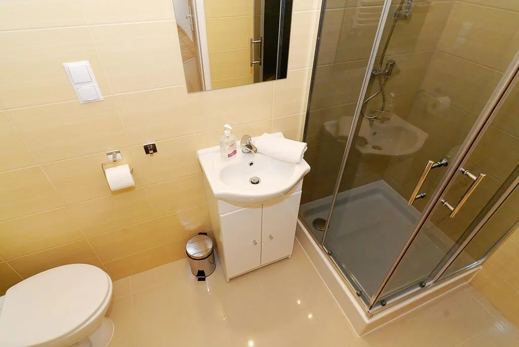 APARTMENT CAPACITY 4 ONE BEDROOM Room, P&J Tourist Apartments, Krakow