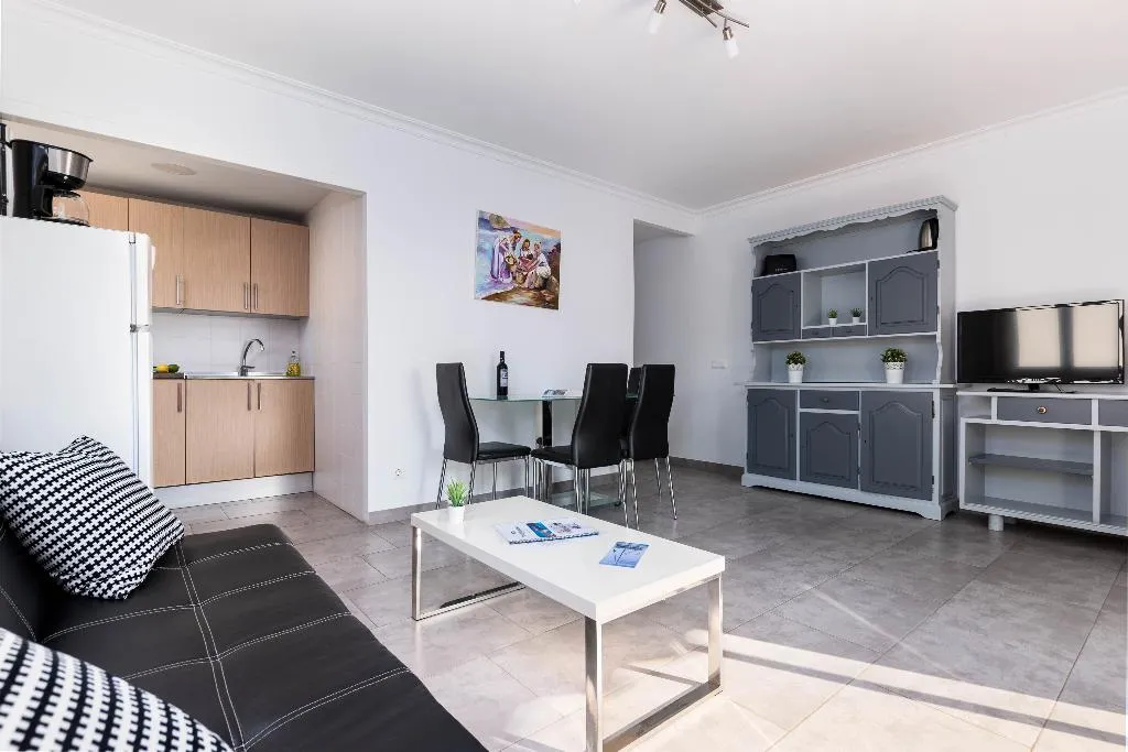 APARTMENT SUPERIOR WITH TERRACE Room, Acapulco Apartments, Majorca