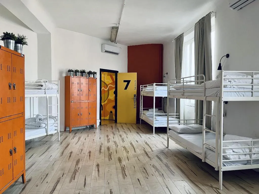 Room, Queen Hostel, Milan