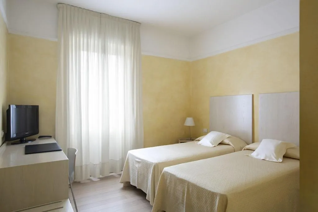 Room, Colombia, Milan