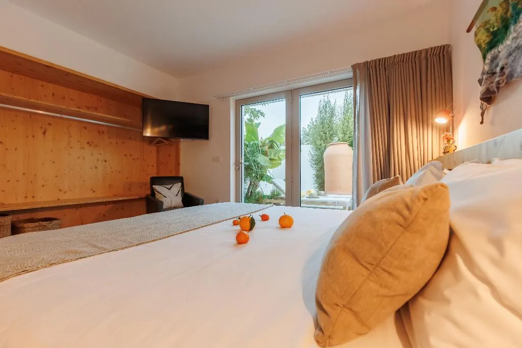 APARTMENT WITH PRIVATE POOL Room, Laranjal Farm House, Algarve