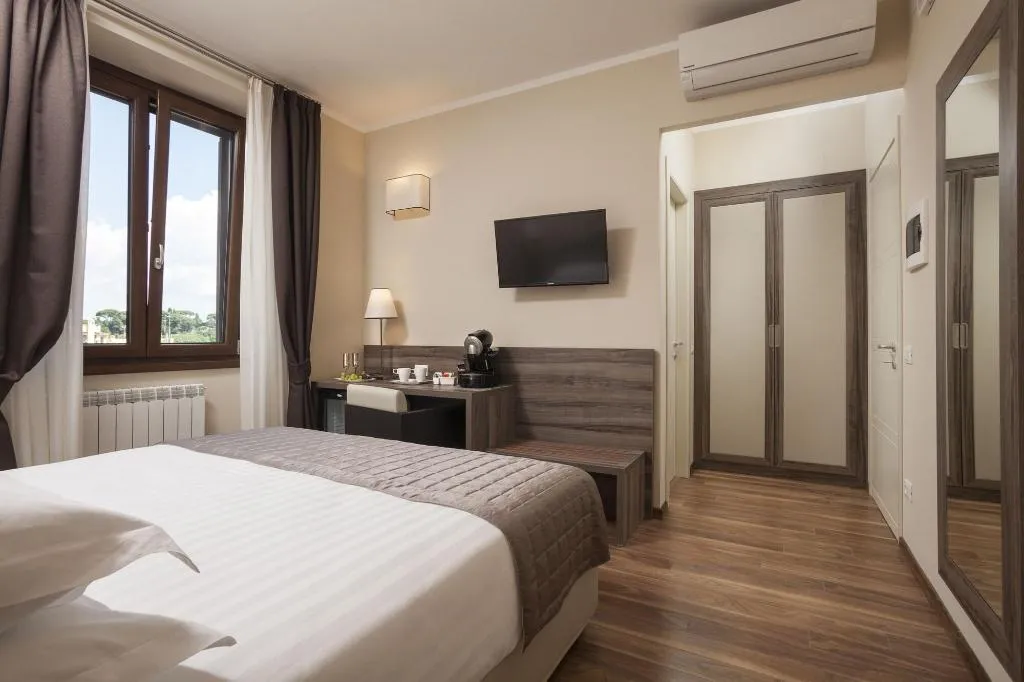 Room, Window On Rome, Rome