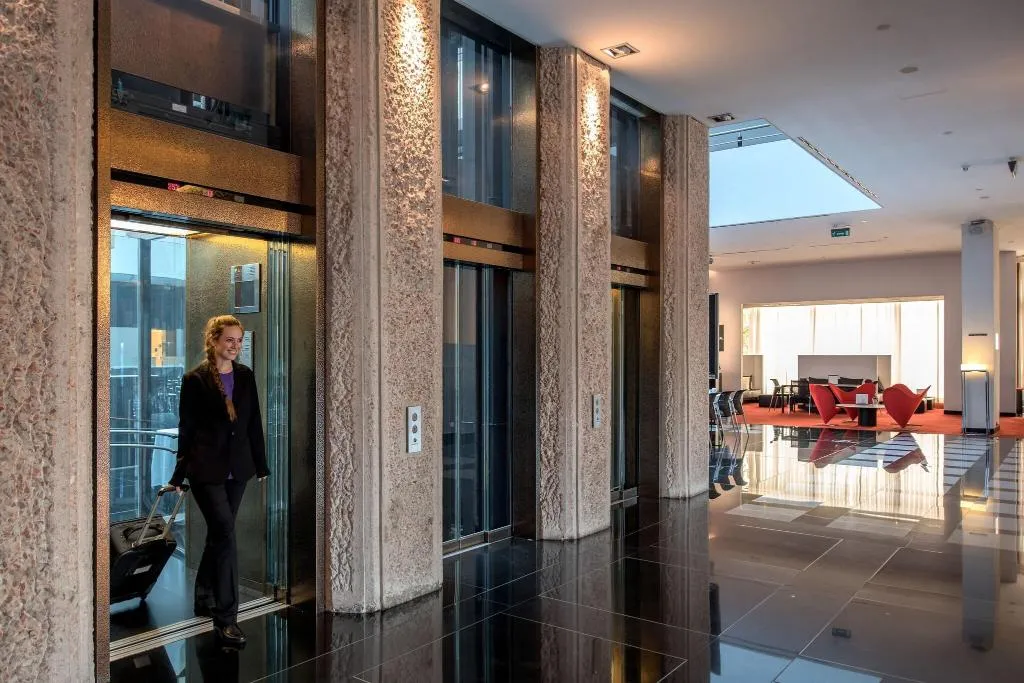 Lobby, Hilton Madrid Airport, Madrid
