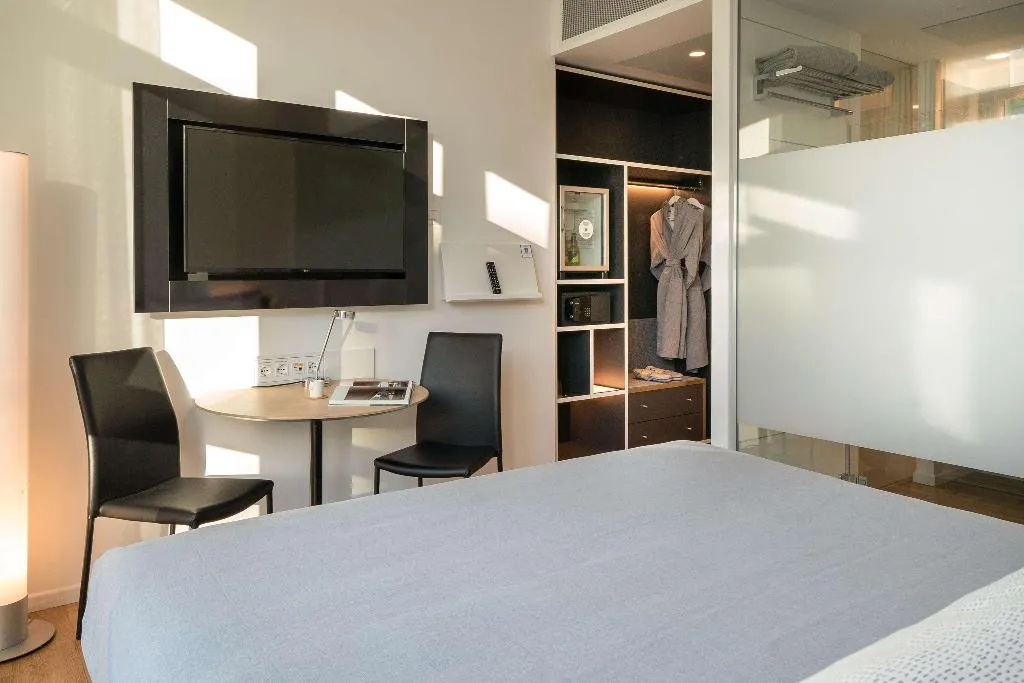Room, Innside Milano Torre Galfa, Milan