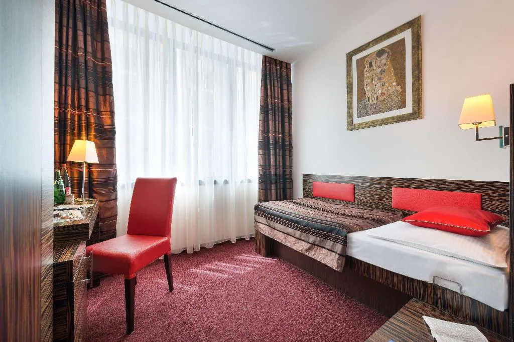 Room, EA Hotel Crystal Palace, Prague
