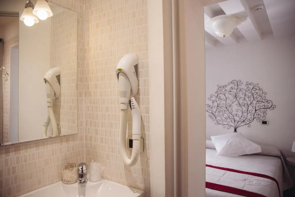 DOUBLE SINGLE USE STANDARD Room, Antigo Trovatore, Venice