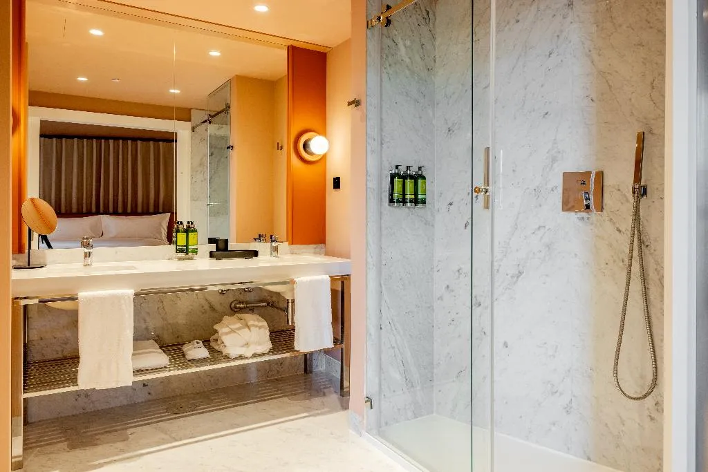 JUNIOR SUITE KING SIZE BED Room, Cenica Porto Hotel, Curio Collection By Hilton, Porto