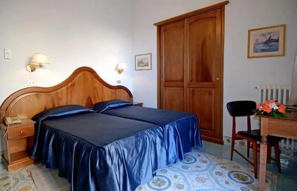 Double or Twin PARTIAL OCEAN VIEW Room, La Bussola, Naples