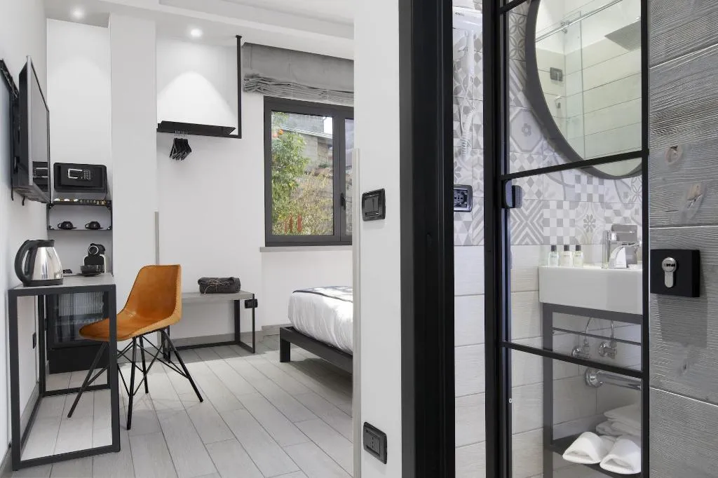 Room, La Ferrovia Guest House, Naples