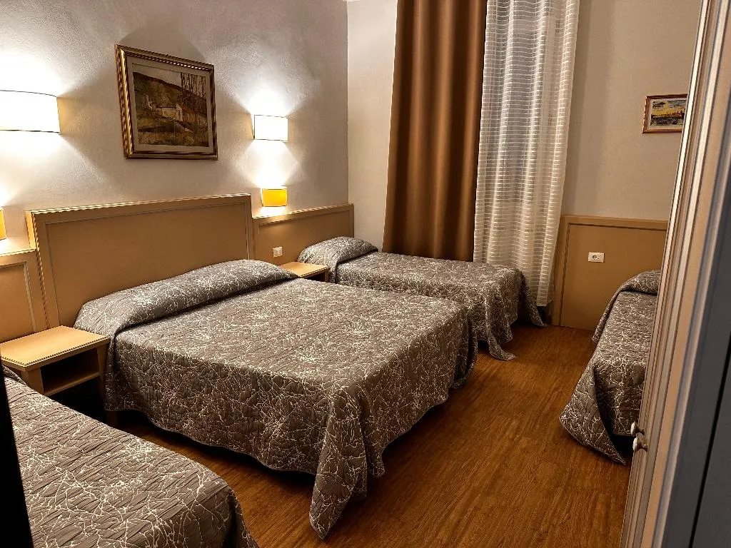 FAMILY ROOM STANDARD Room, Eden, Florence