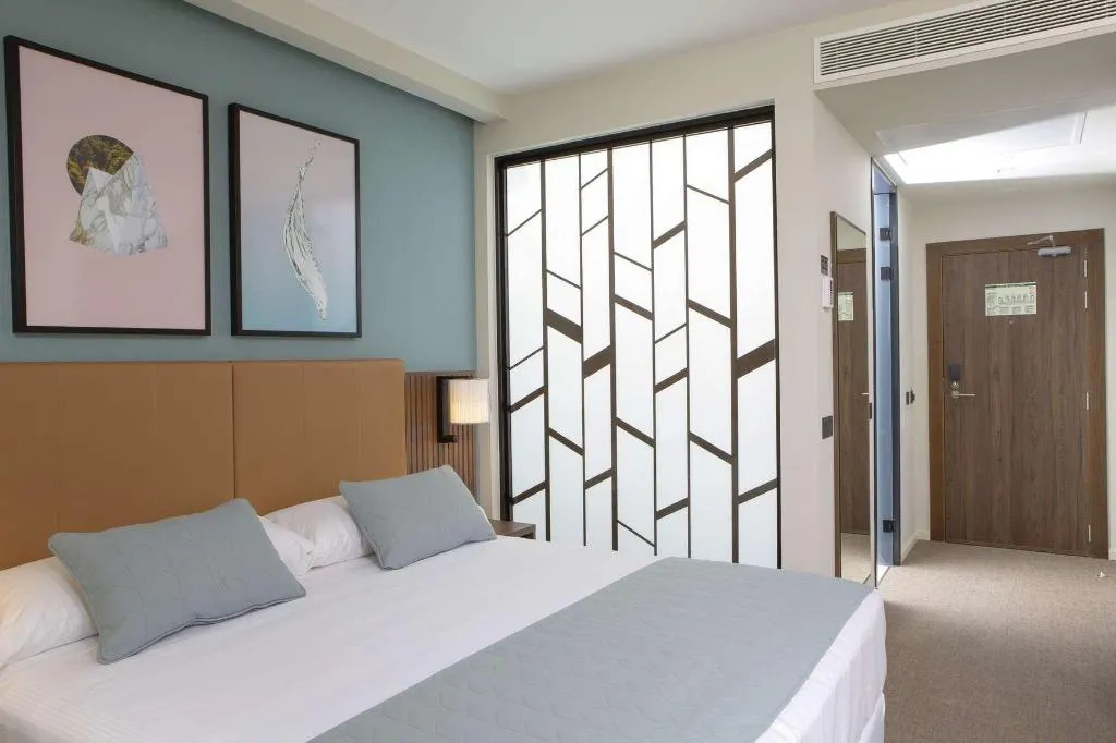 Room, Hotel Riu Plaza España, Madrid