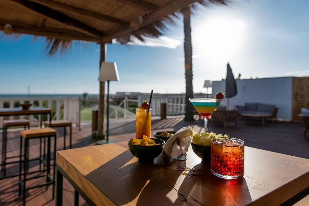 Sports and Entertainment, Cumeja Beach Club & Hotel, Naples