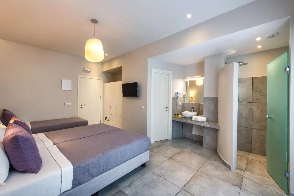 TRIPLE STANDARD Room, Fomithea, Santorini