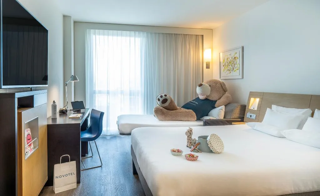 FAMILY ROOM STANDARD Room, Novotel Barcelona City, Barcelona