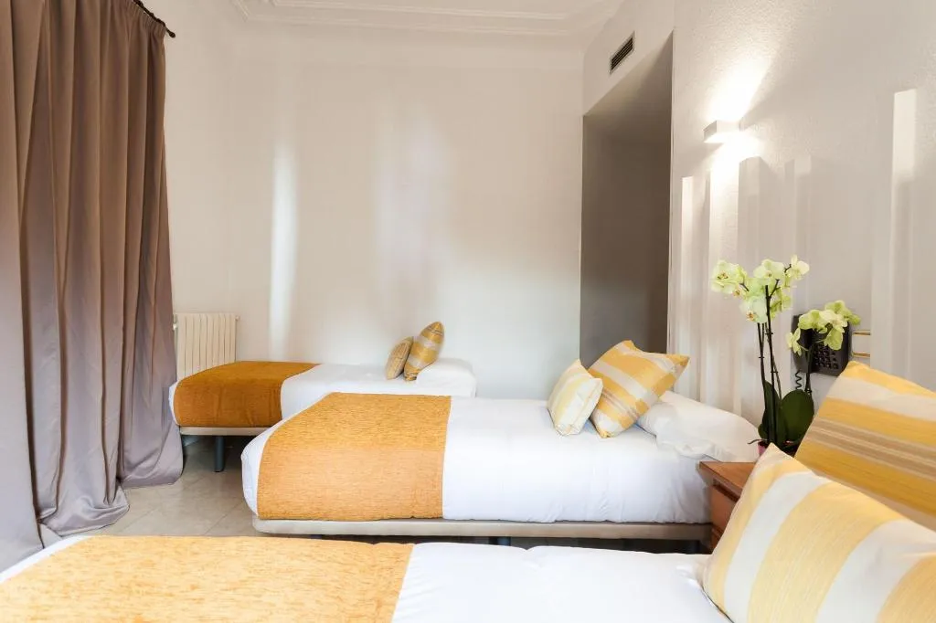 Room, Josefina Hostal, Madrid