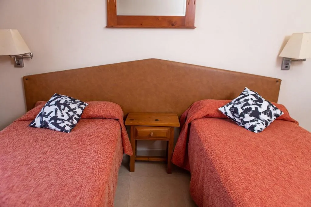 Room, Tropik, Costa Brava