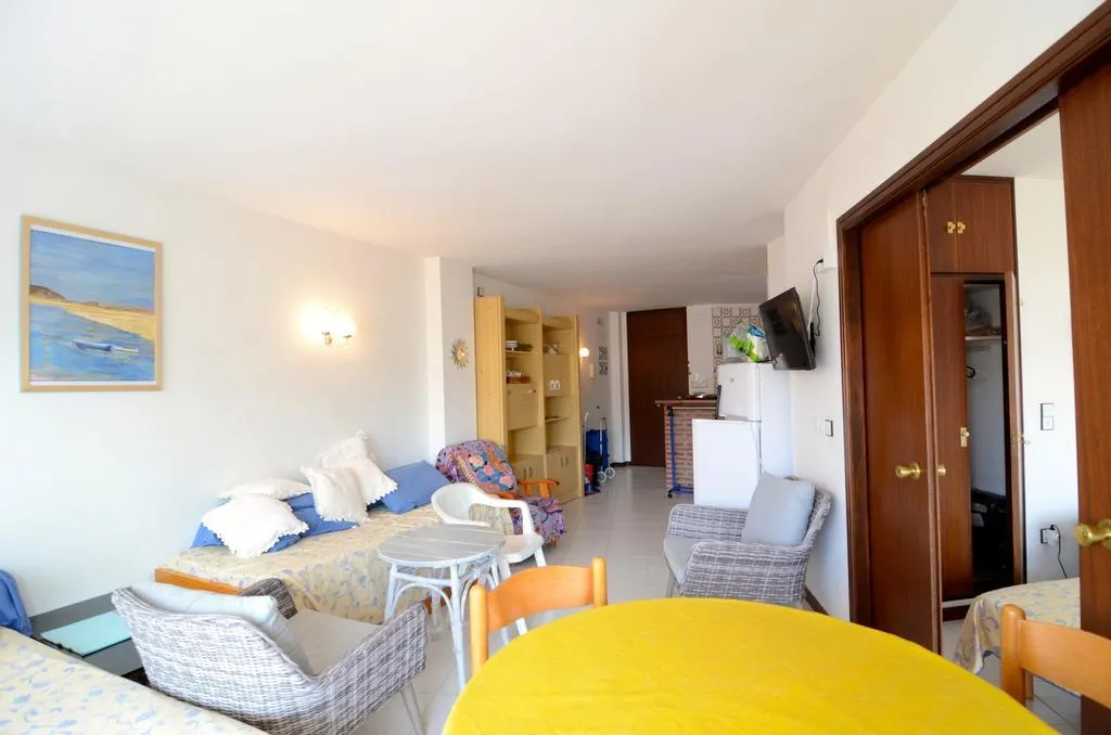APARTMENT CAPACITY 6 TWO BEDROOMS Room, Medes Park, Costa Brava