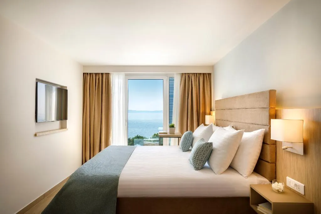 JUNIOR SUITE SEA VIEW WITH BALCONY Room, Girandella Resort, Valamar Collection - Adults, Istria