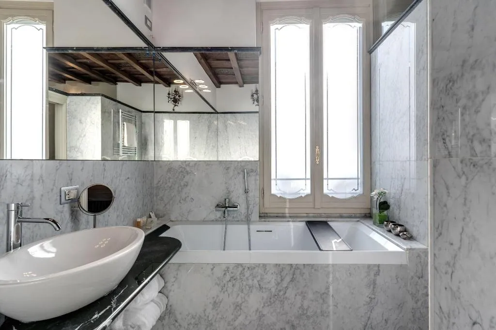 Room, Santa Marta Suites, Milan