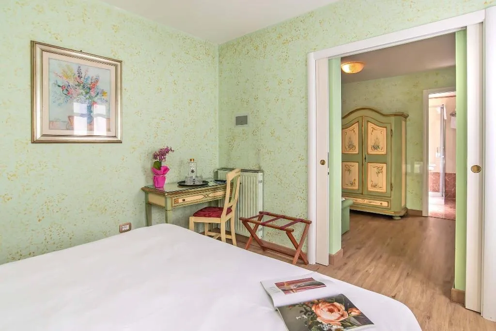 JUNIOR SUITE QUEEN SIZE BED Room, La Fenice et des Artistes, Venice