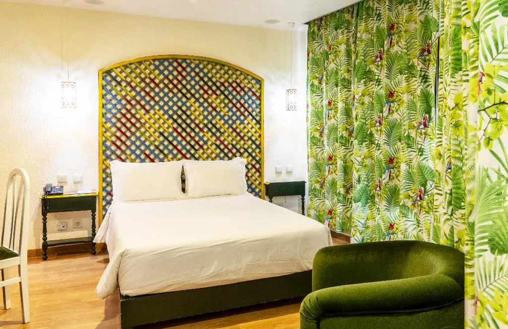 TRIPLE STANDARD Room, A.S. Lisboa, Lisbon