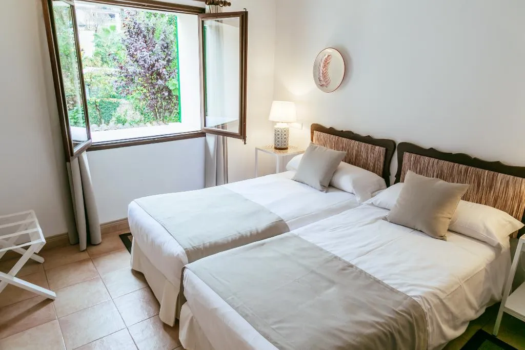 Double or Twin STANDARD Room, El Guia, Majorca