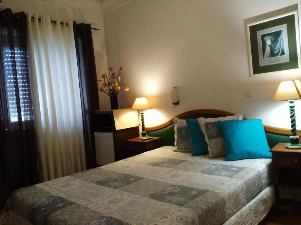 Room, A Ponte, Lisbon