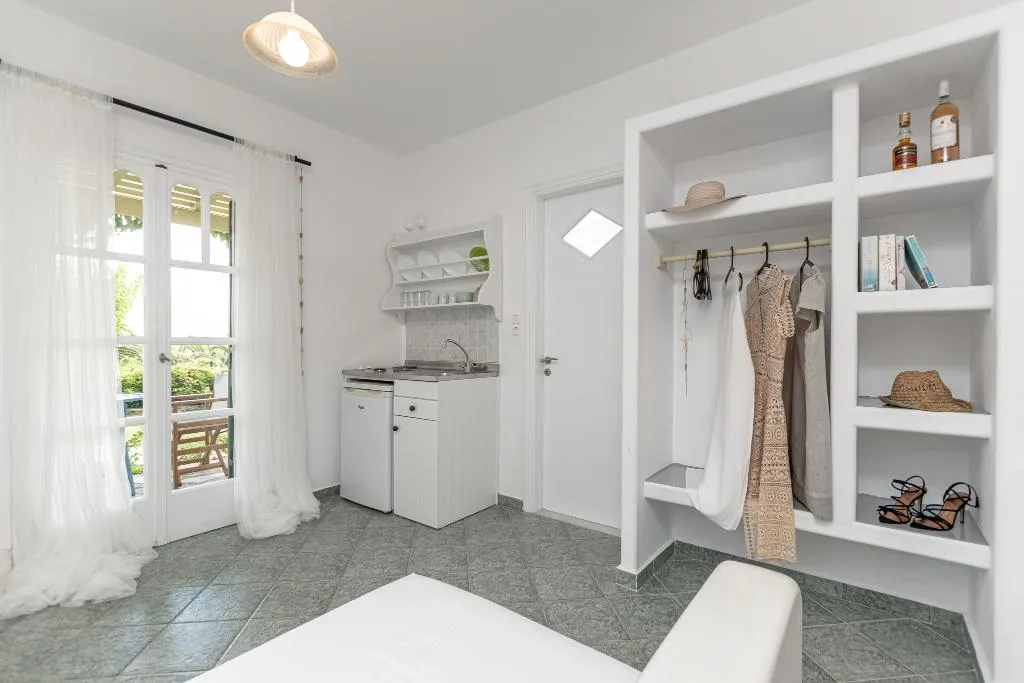 FAMILY ROOM DELUXE WITH TERRACE Room, Palatiana Agriturismo - Philoxenia Cottages, Crete