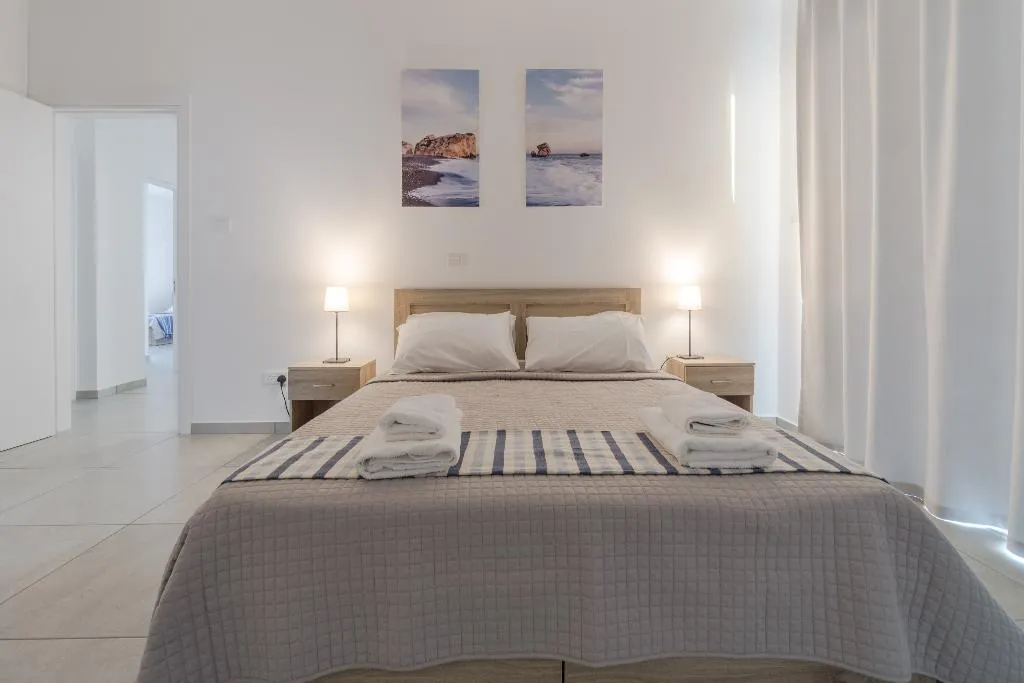 VILLA FIVE BEDROOMS WITH MORE THAN THREE BATHROOMS Room, Sea Point Villas, Cyprus
