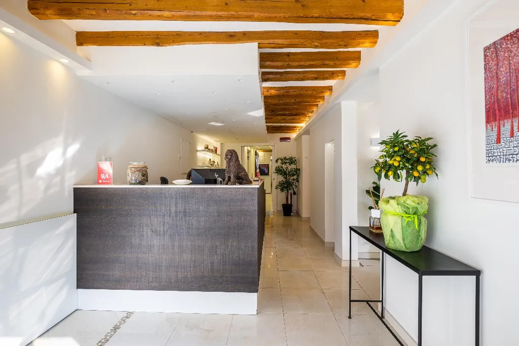 Lobby, Leone, Venice