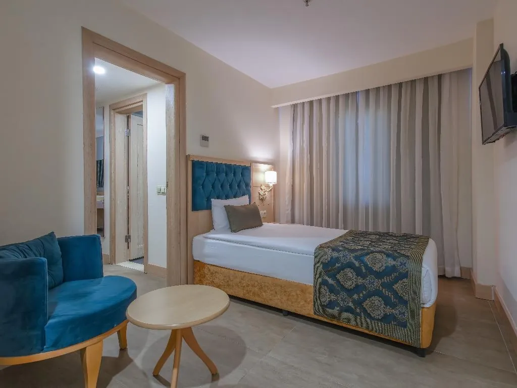 FAMILY ROOM TWO BEDROOMS ONE BATHROOM Room, Dream World Palace Hotel, Antalya